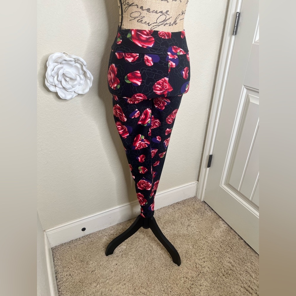 NTM: LuLaRoe Valentines Unicorn Black Lace with Hearts & Roses Print Sz OS - Picture 14 of 14